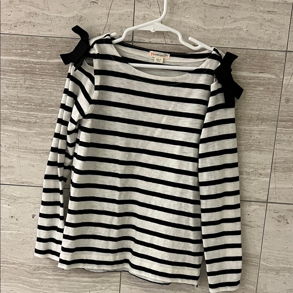 Black and white stripe top
